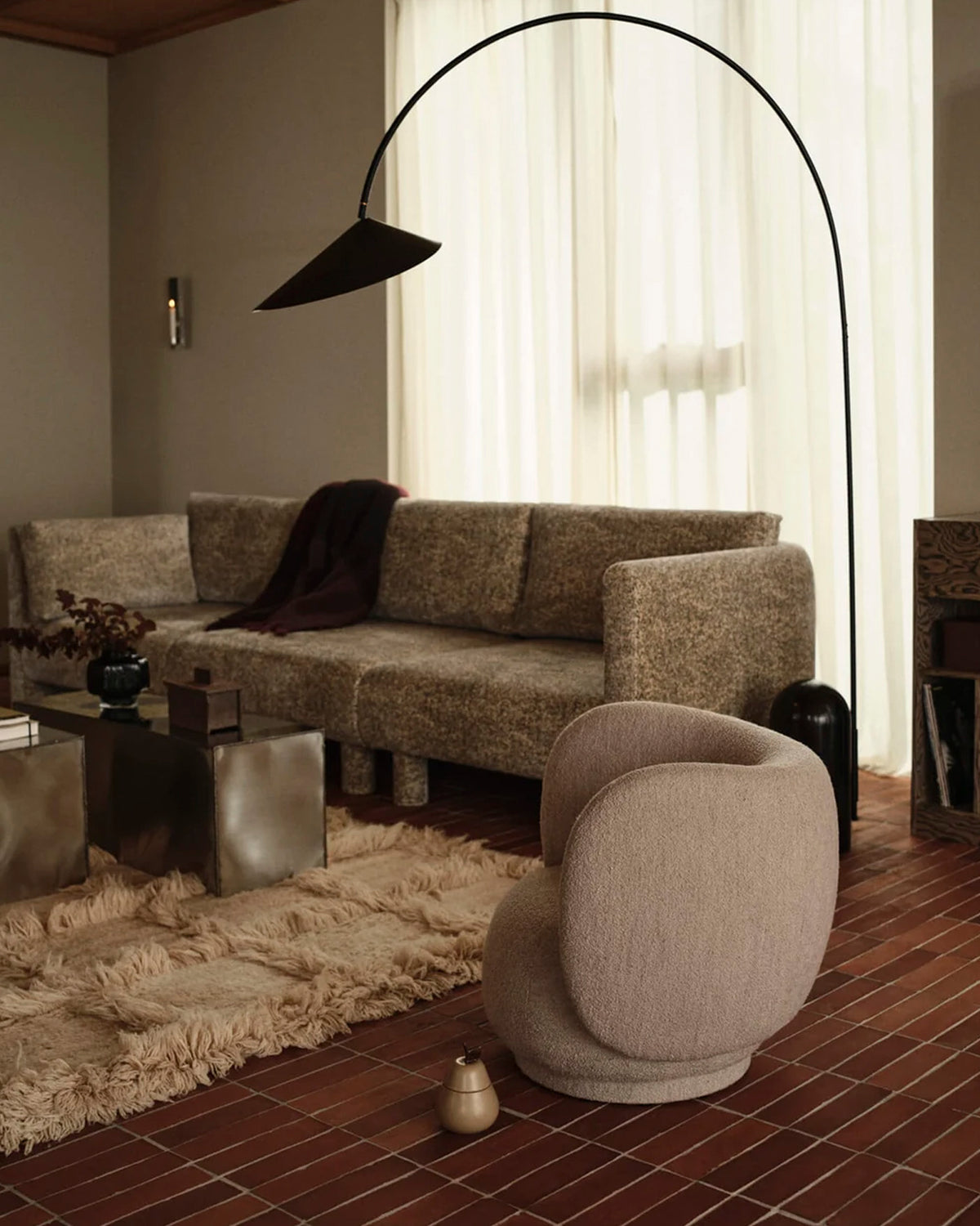 Arum Arched Floor Lamp Black