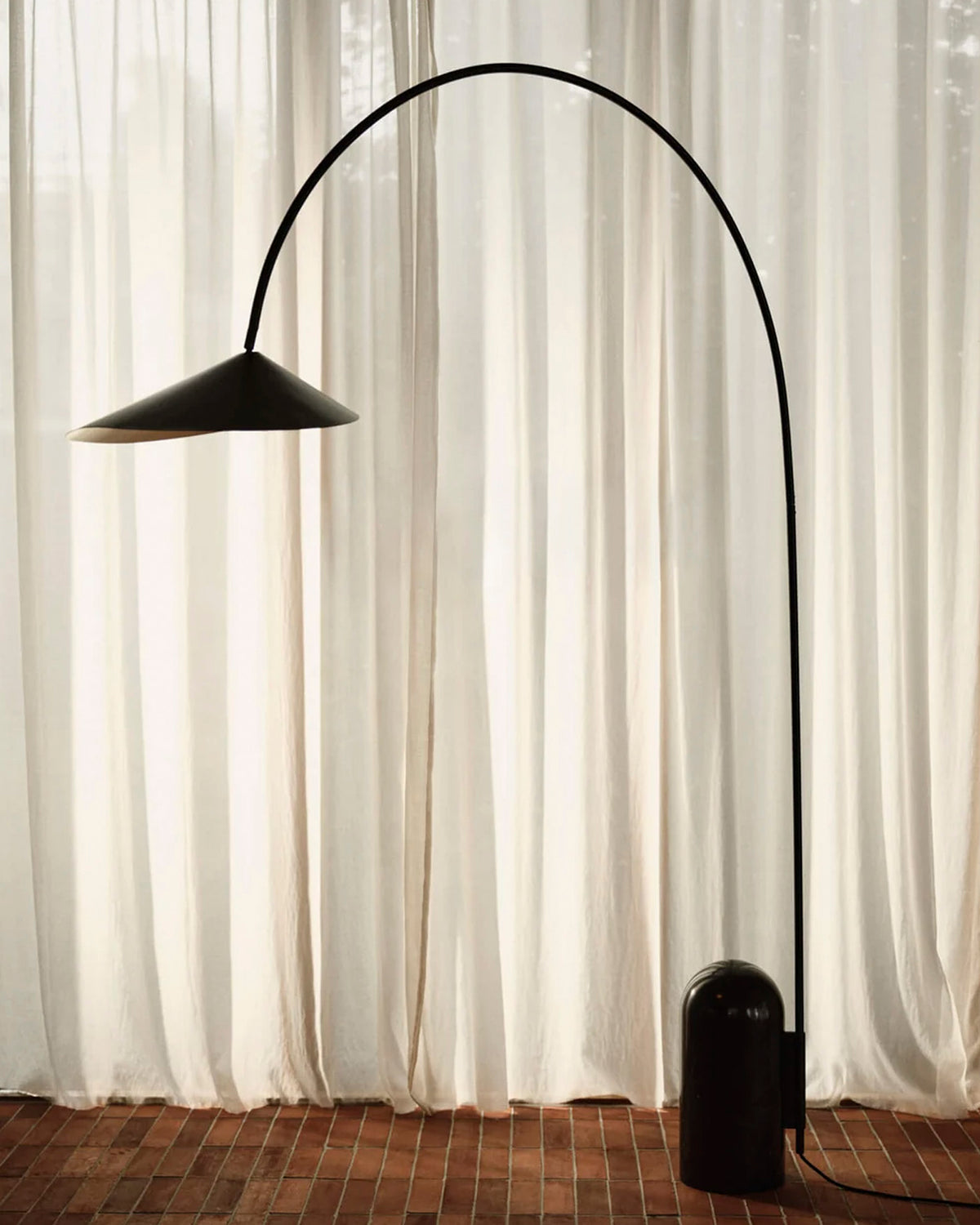 Arum Arched Floor Lamp Black