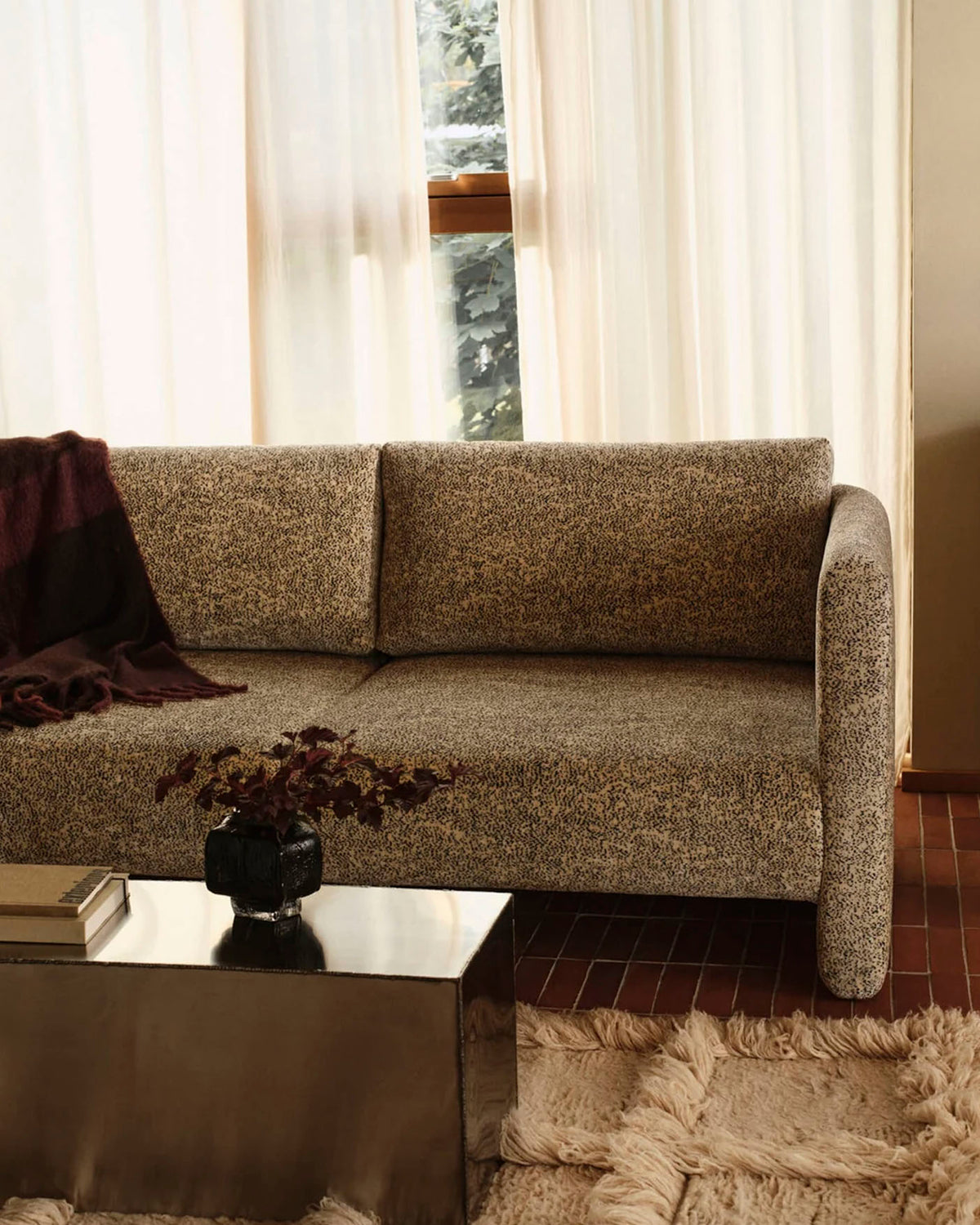 Dase Sofa Armrest Right Poppy Velvet Butter/Black