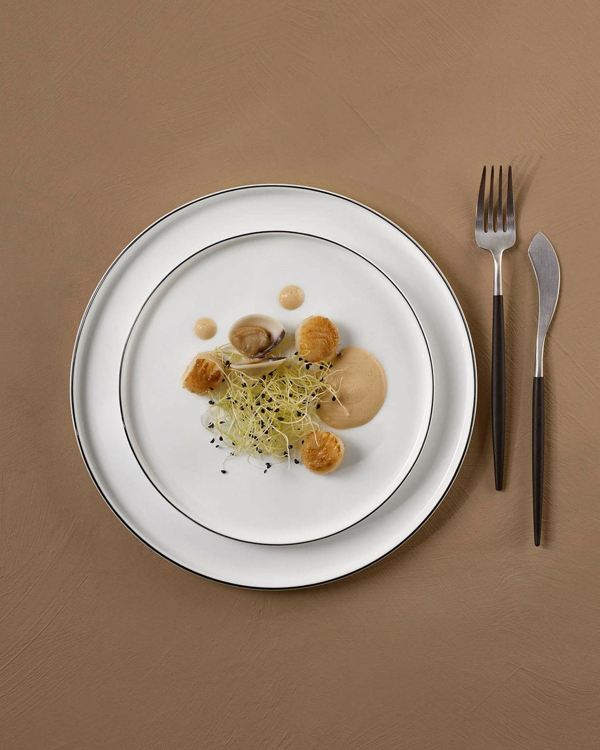 Small Plate Black Rim White