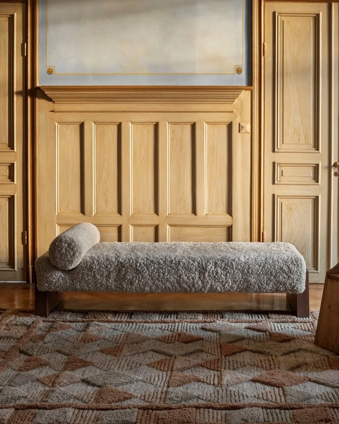V Daybed Sheepskin