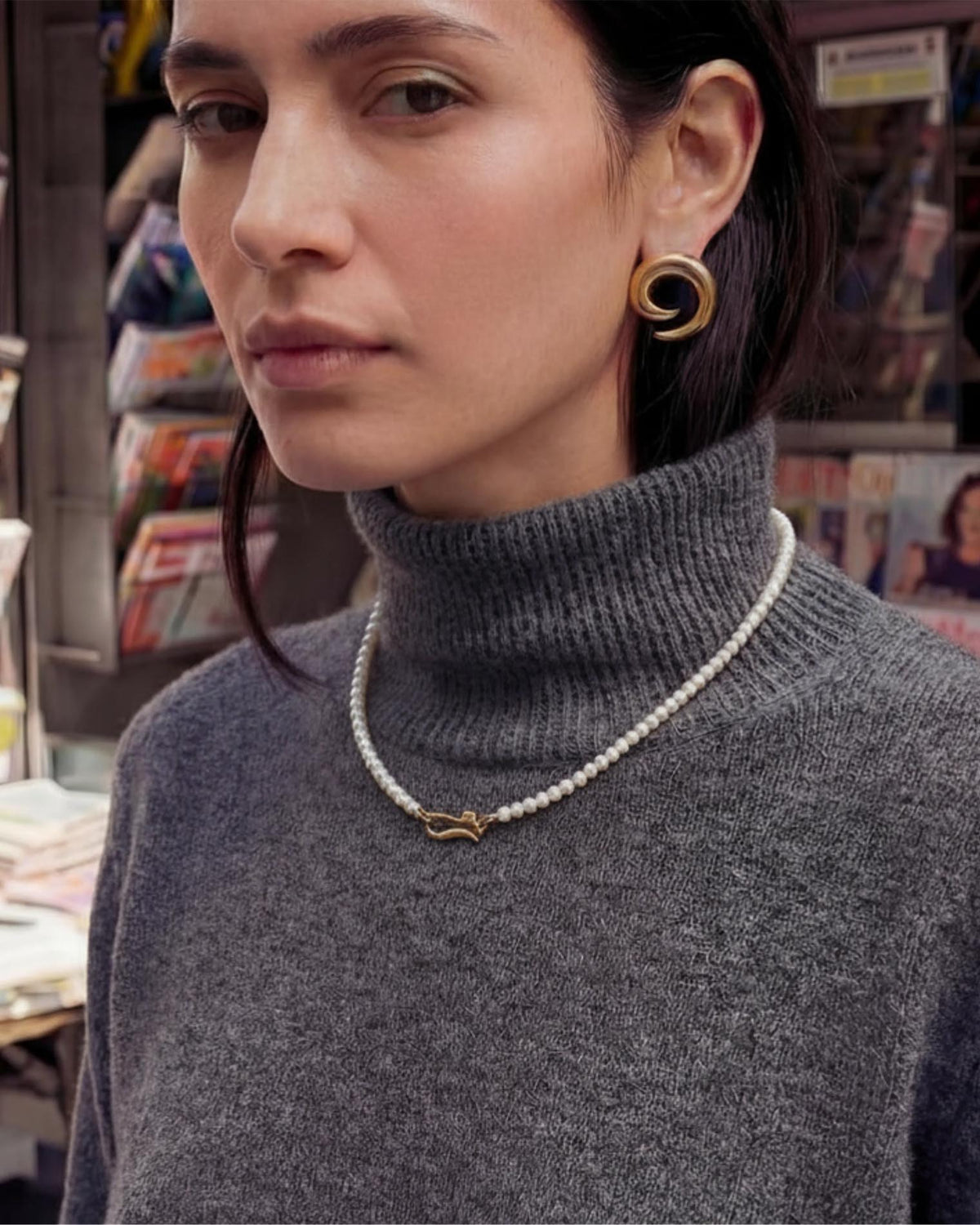 Halo Pearl Necklace Gold