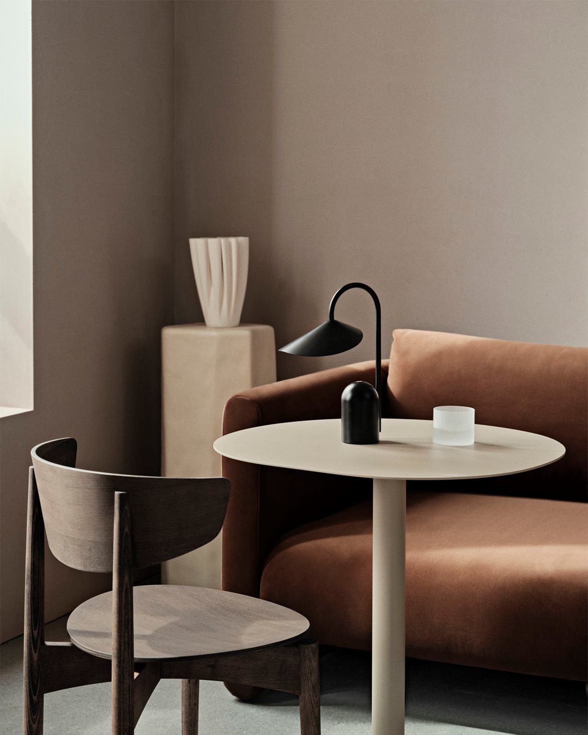 Arum Portable Table Lamp Black