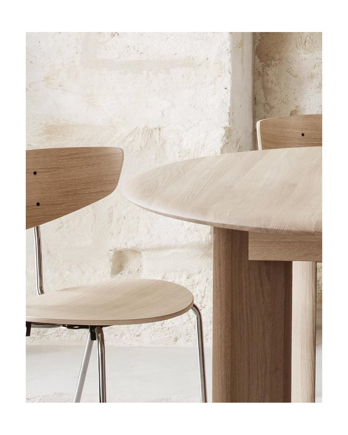 Bevel Round Table White Oiled Oak