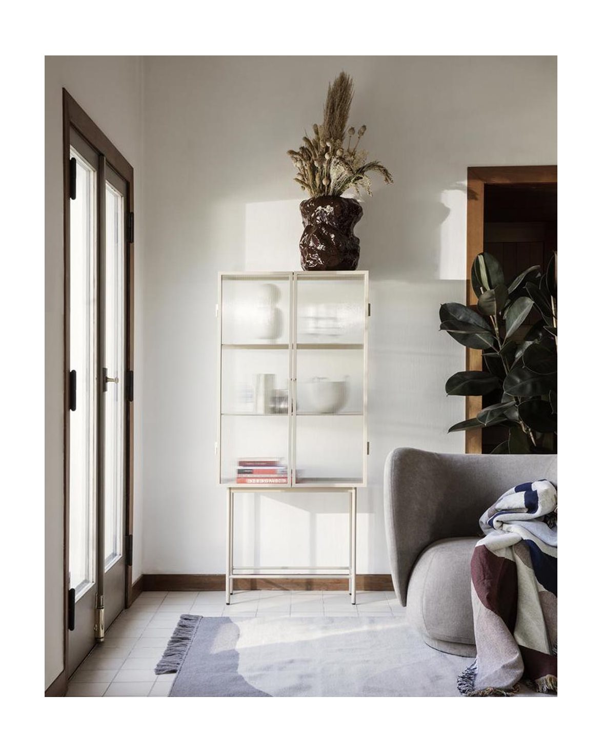 Haze Vitrine Reeded Glass Cashmere