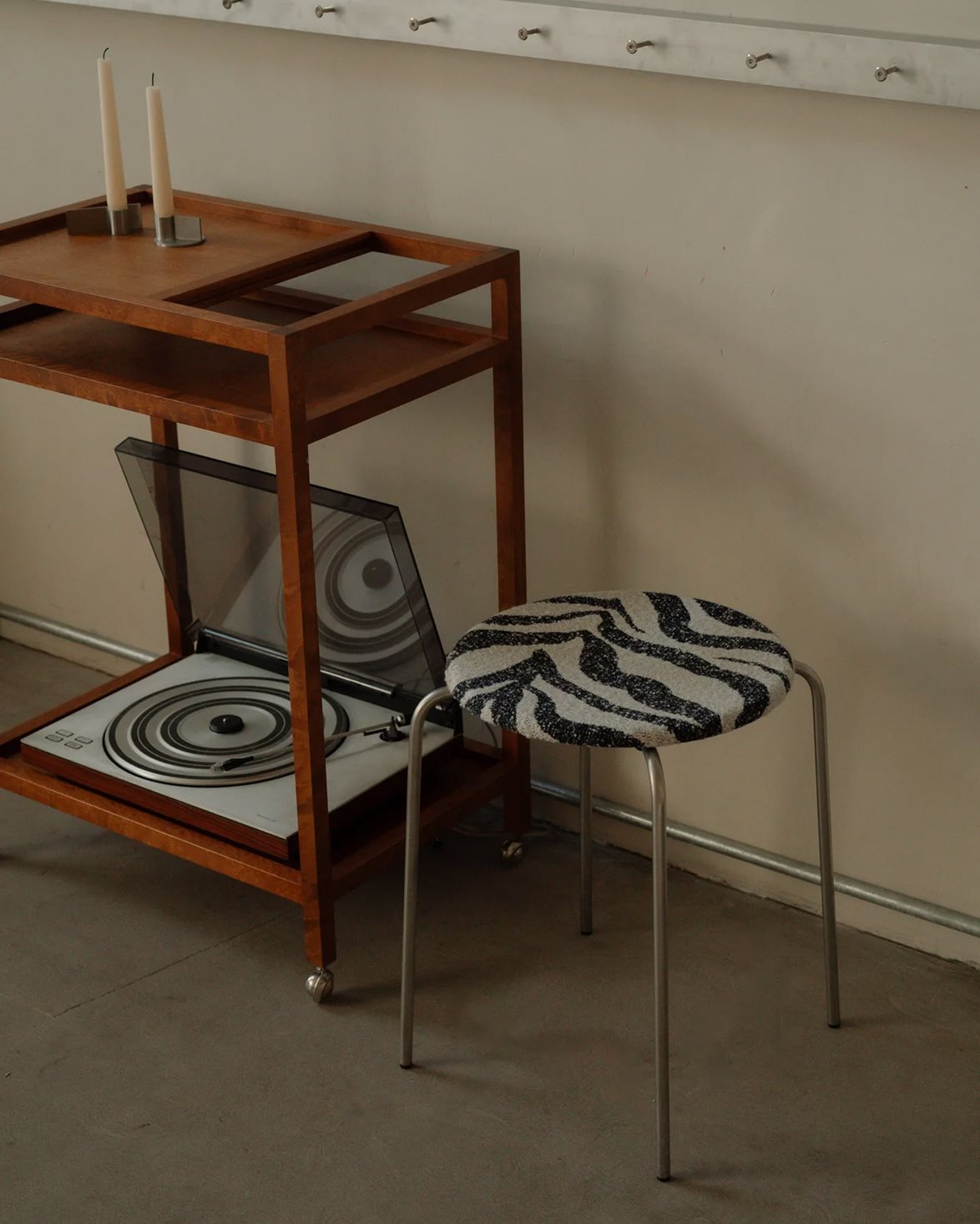 Petit Rond Stool Zebra/Stainless Steel