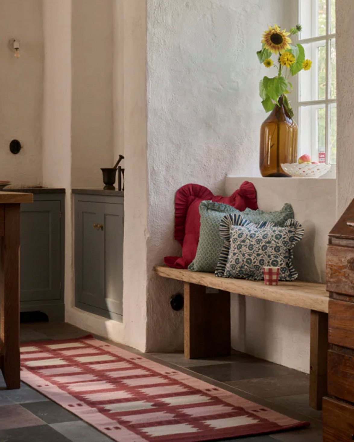 Röllakan Wool Rug Iris Raspberry