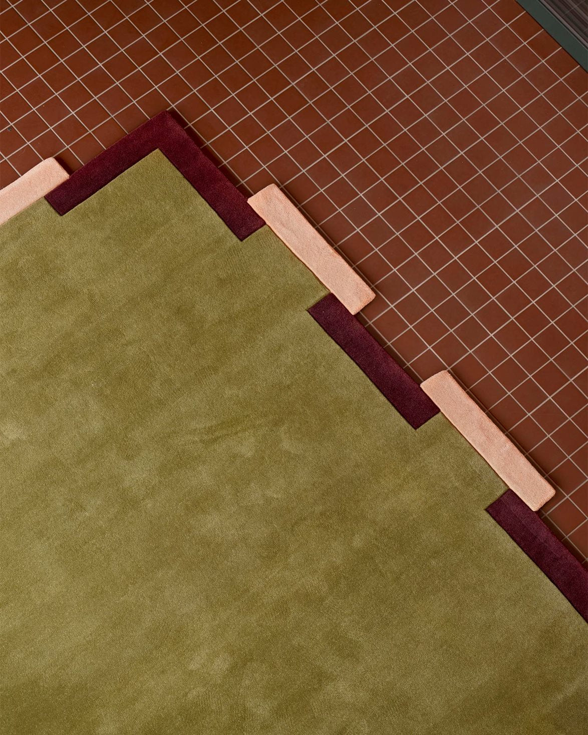 Teklan Fregio Rug Olive Blush