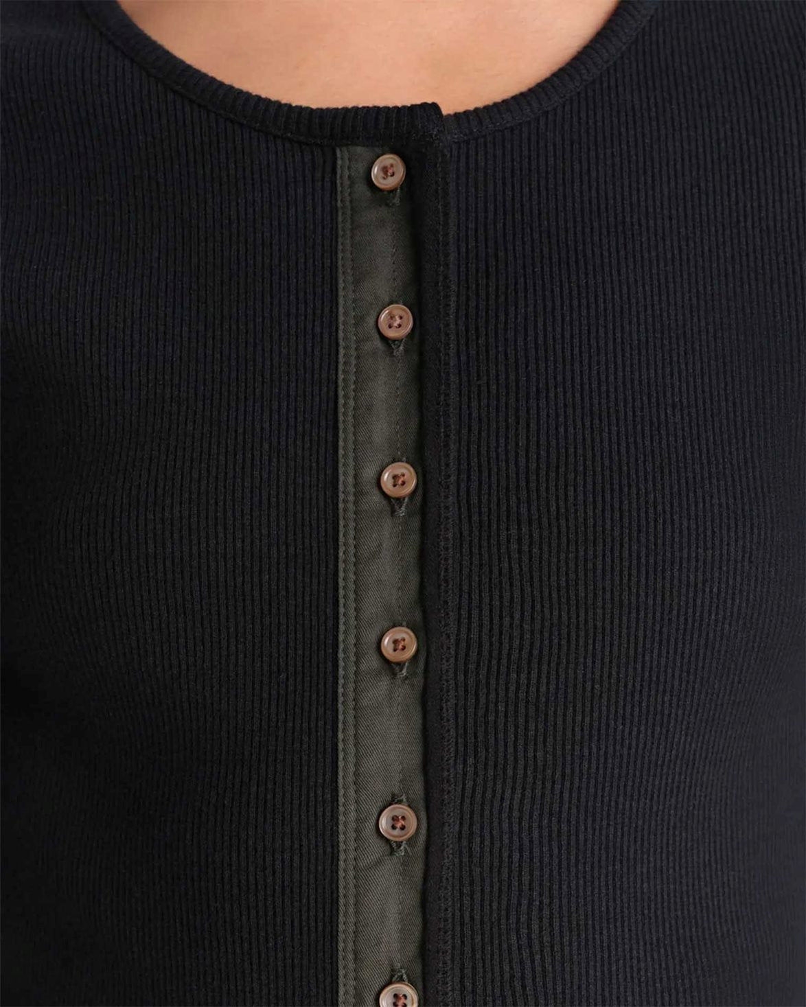 Fitted Henley Black