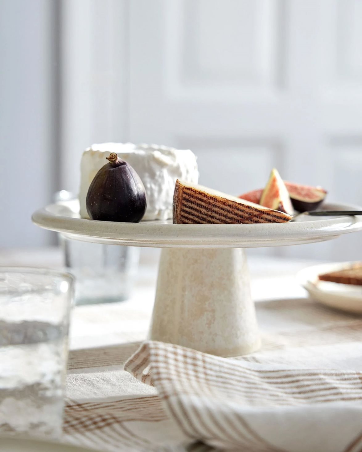 Granada Serving Stand Cream