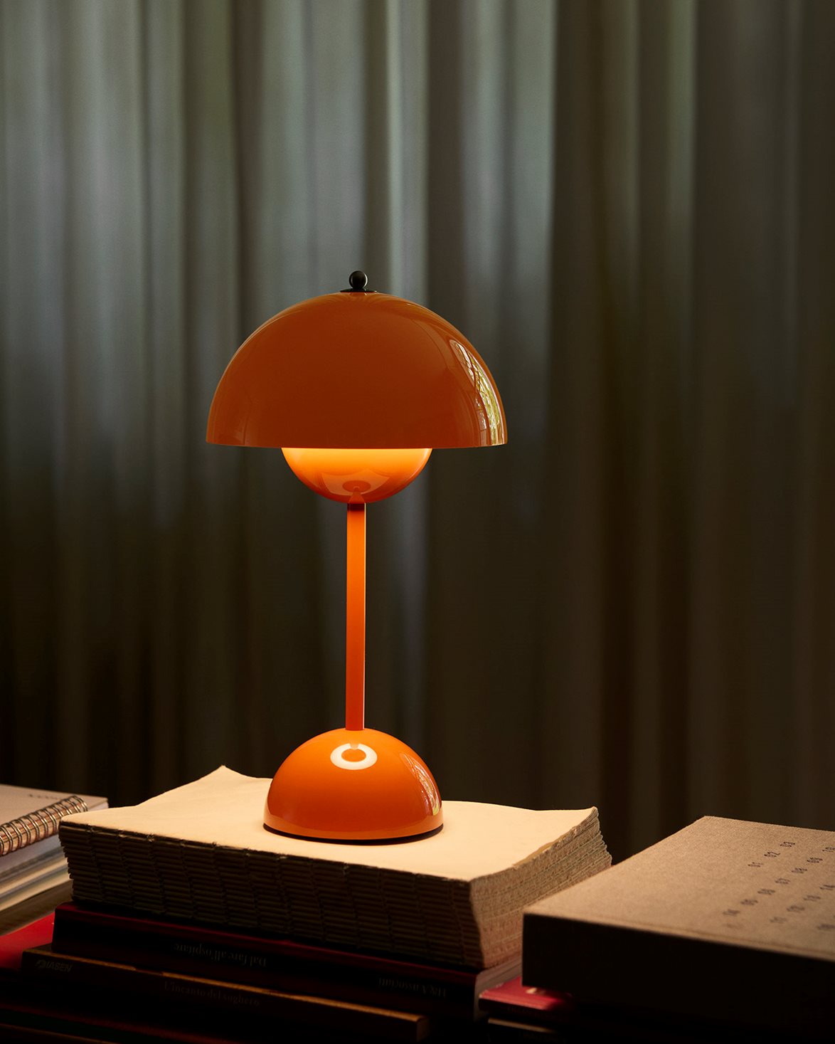 Flowerpot Portable Lamp VP9 Zesty Orange