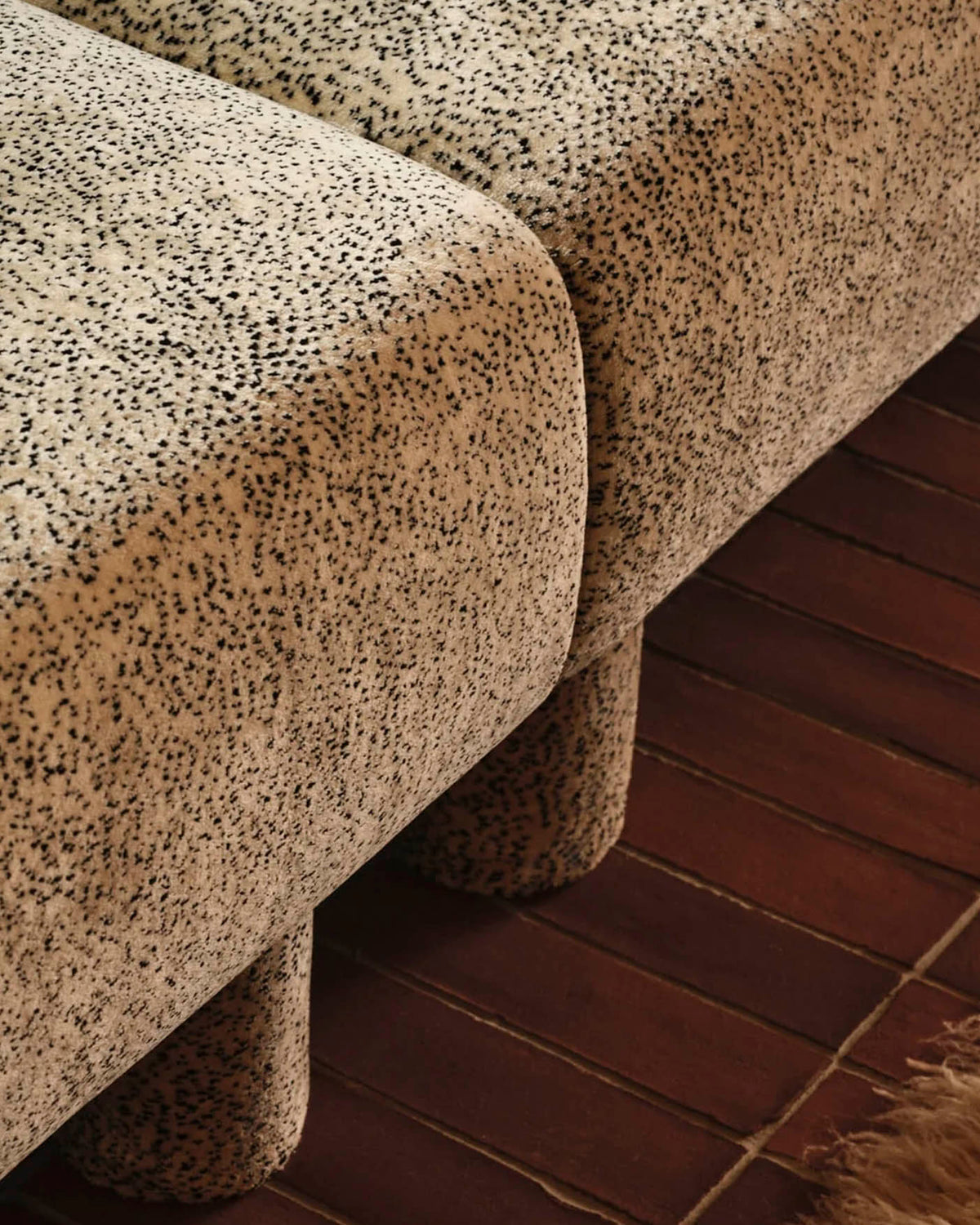 Dase Sofa Armrest Left Poppy Velvet Butter/Black