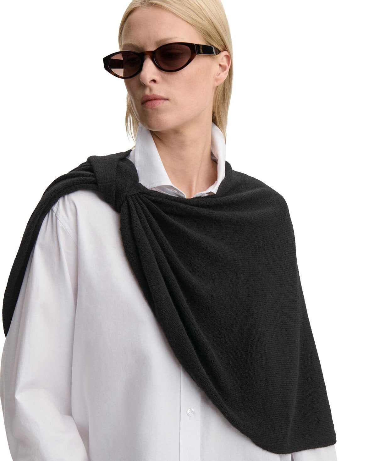 Pinne Cape Black