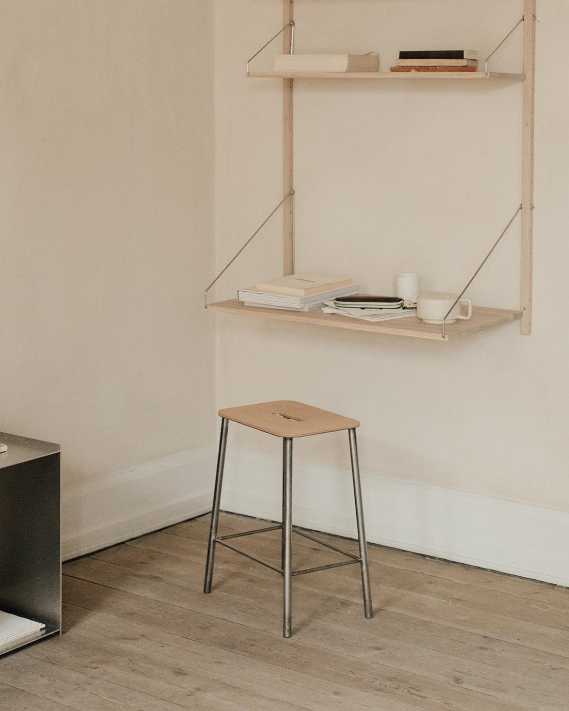 Adam Stool Natural Leather/raw steel