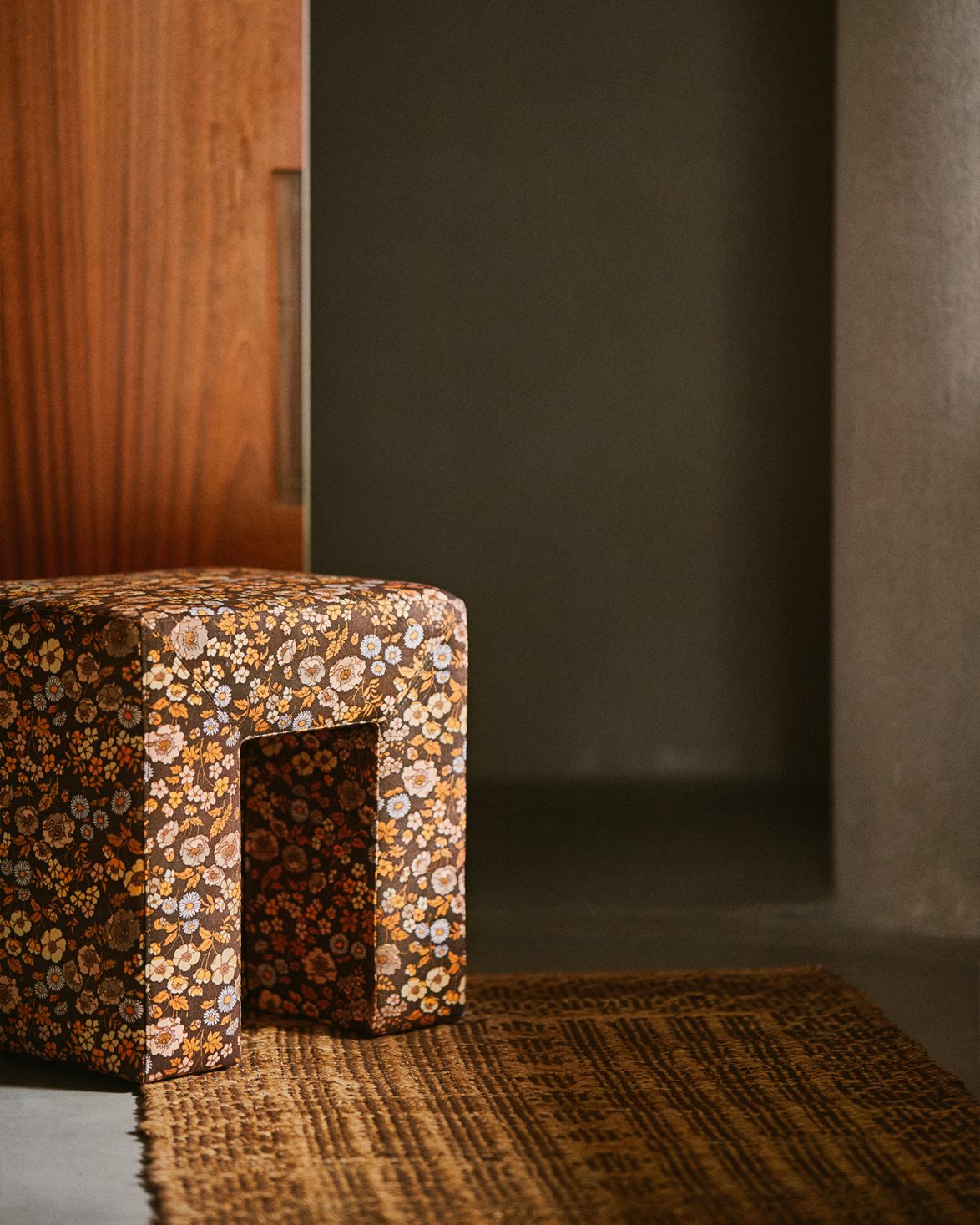 Lobby Stool Bloom
