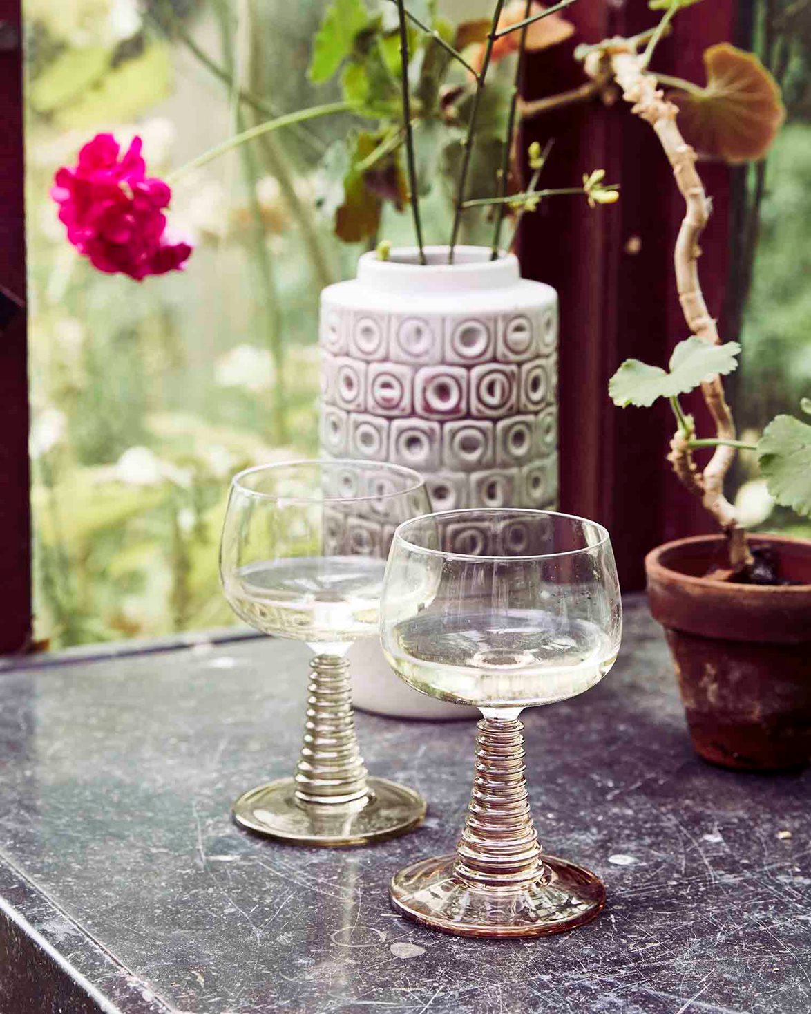 Swirl Wine Glass Nude