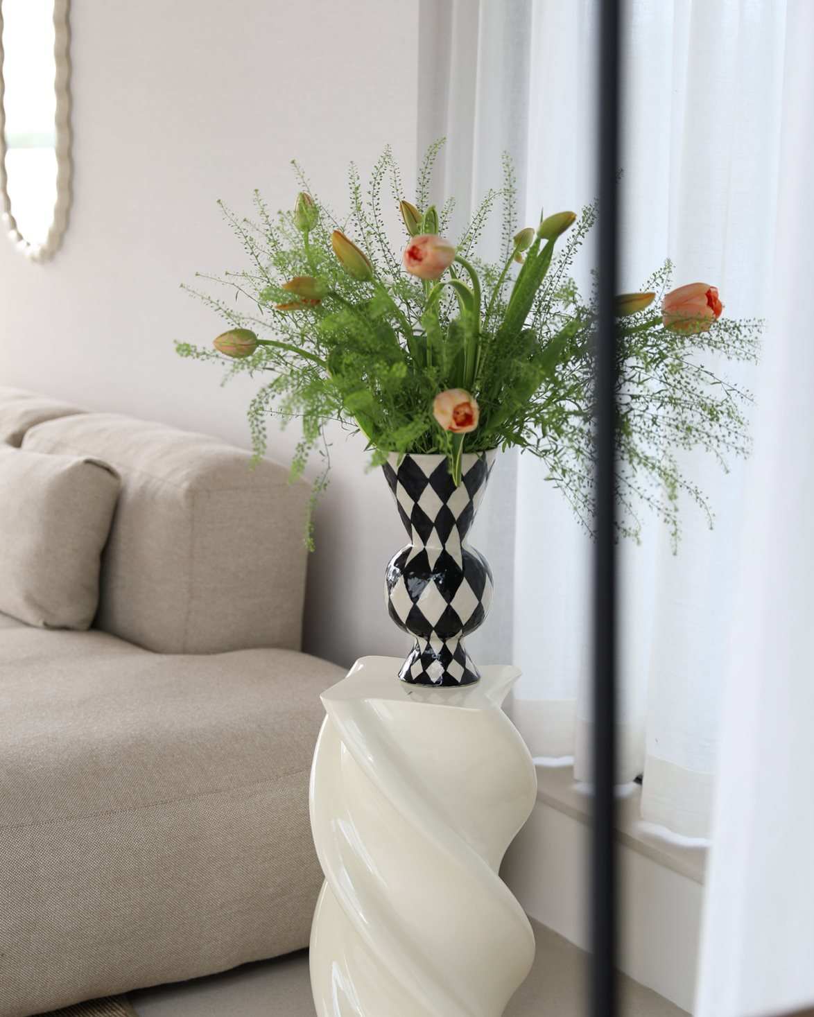 Rhombic Vase Black