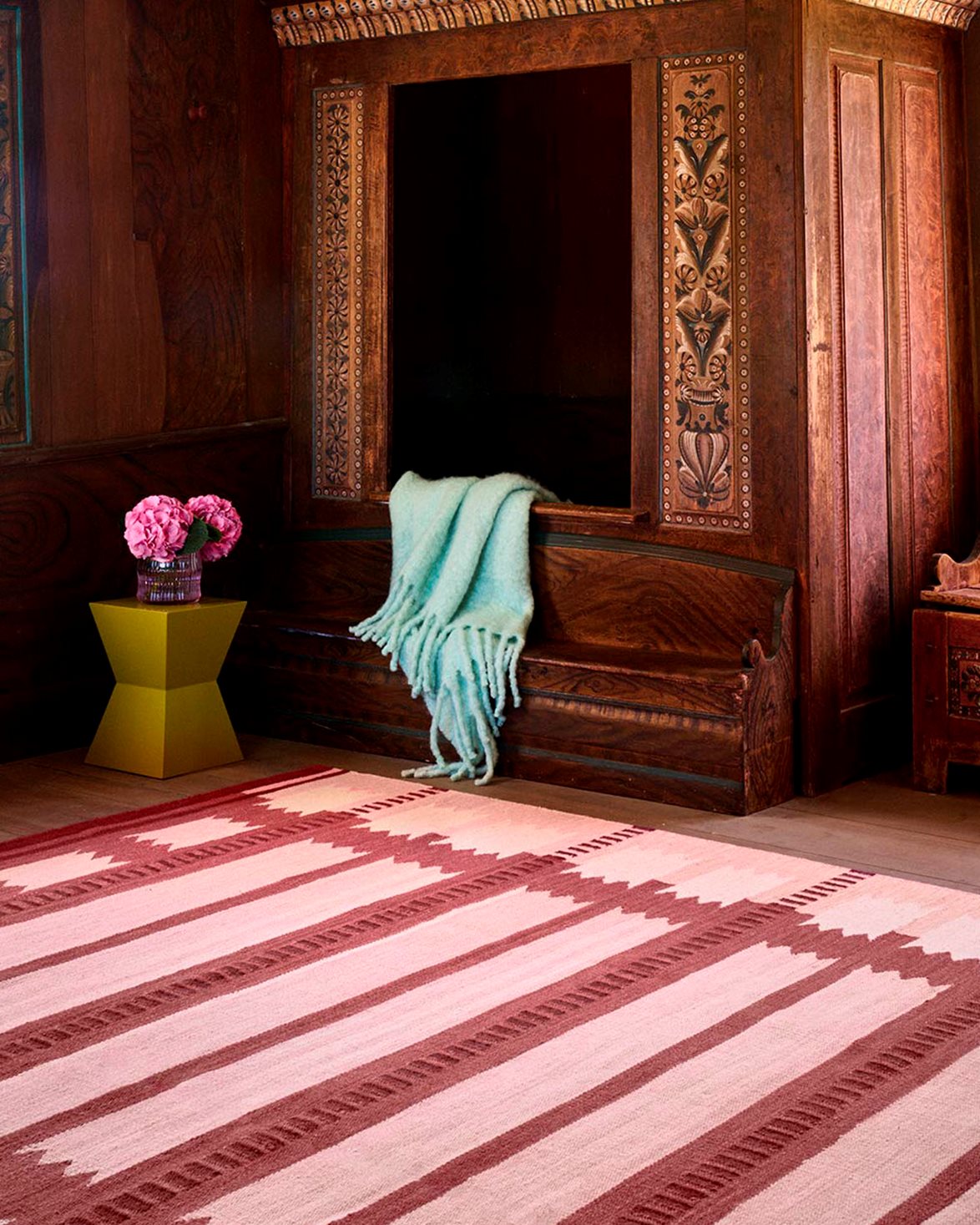 Röllakan Wool Rug Iris Raspberry