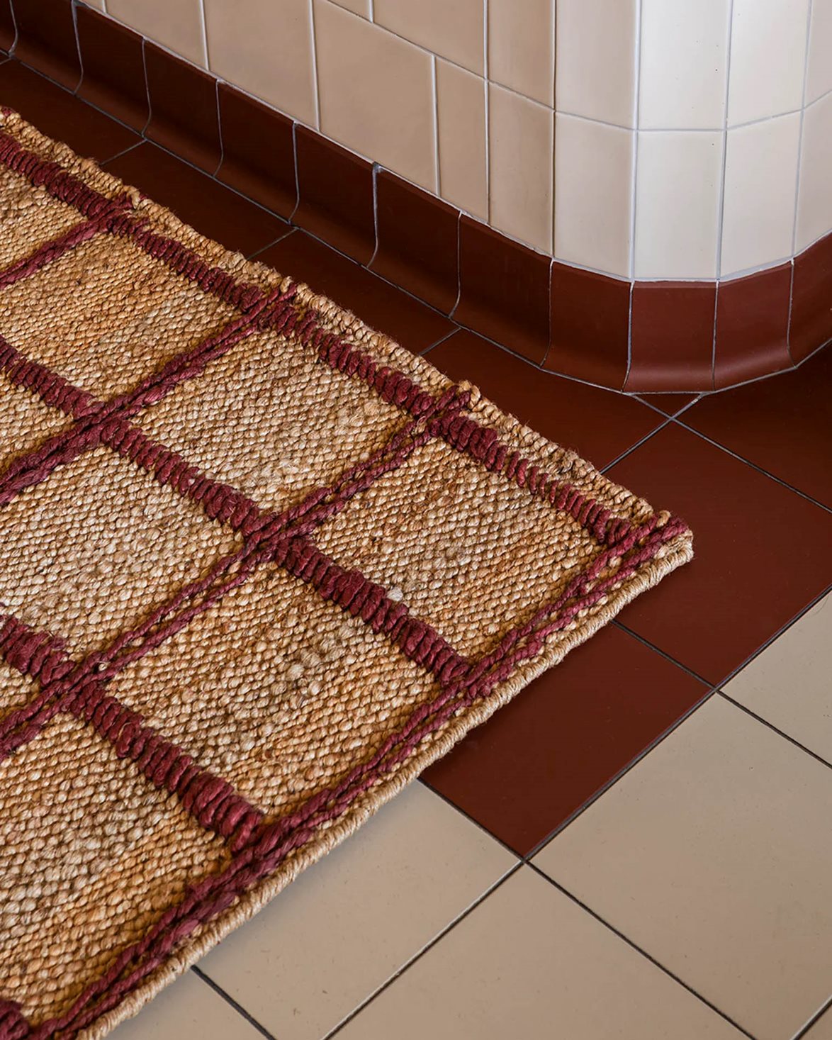 Strata Braided Jute Rug Burgundy