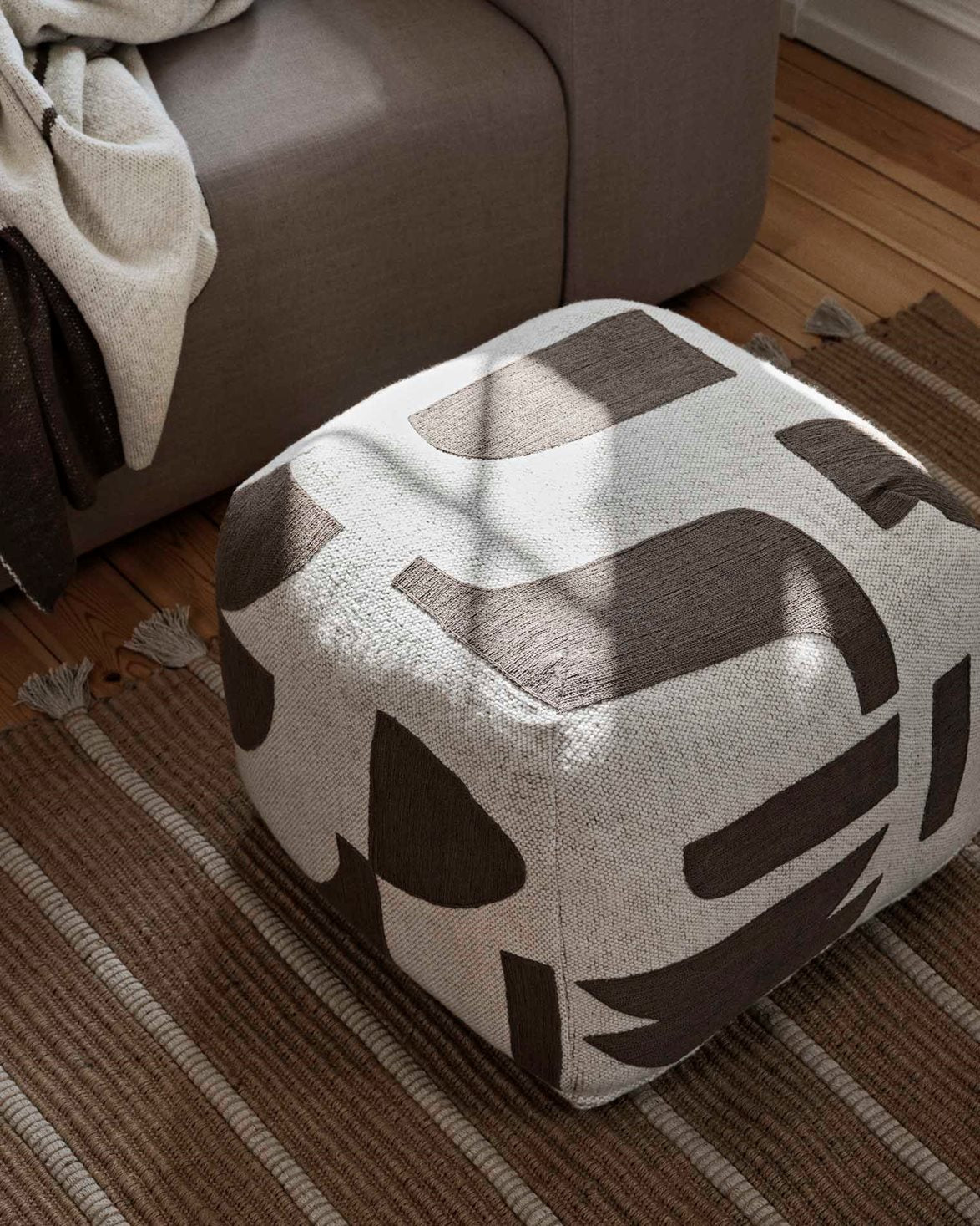 Mundo Poufs Kangaroo Brown/Light Beige