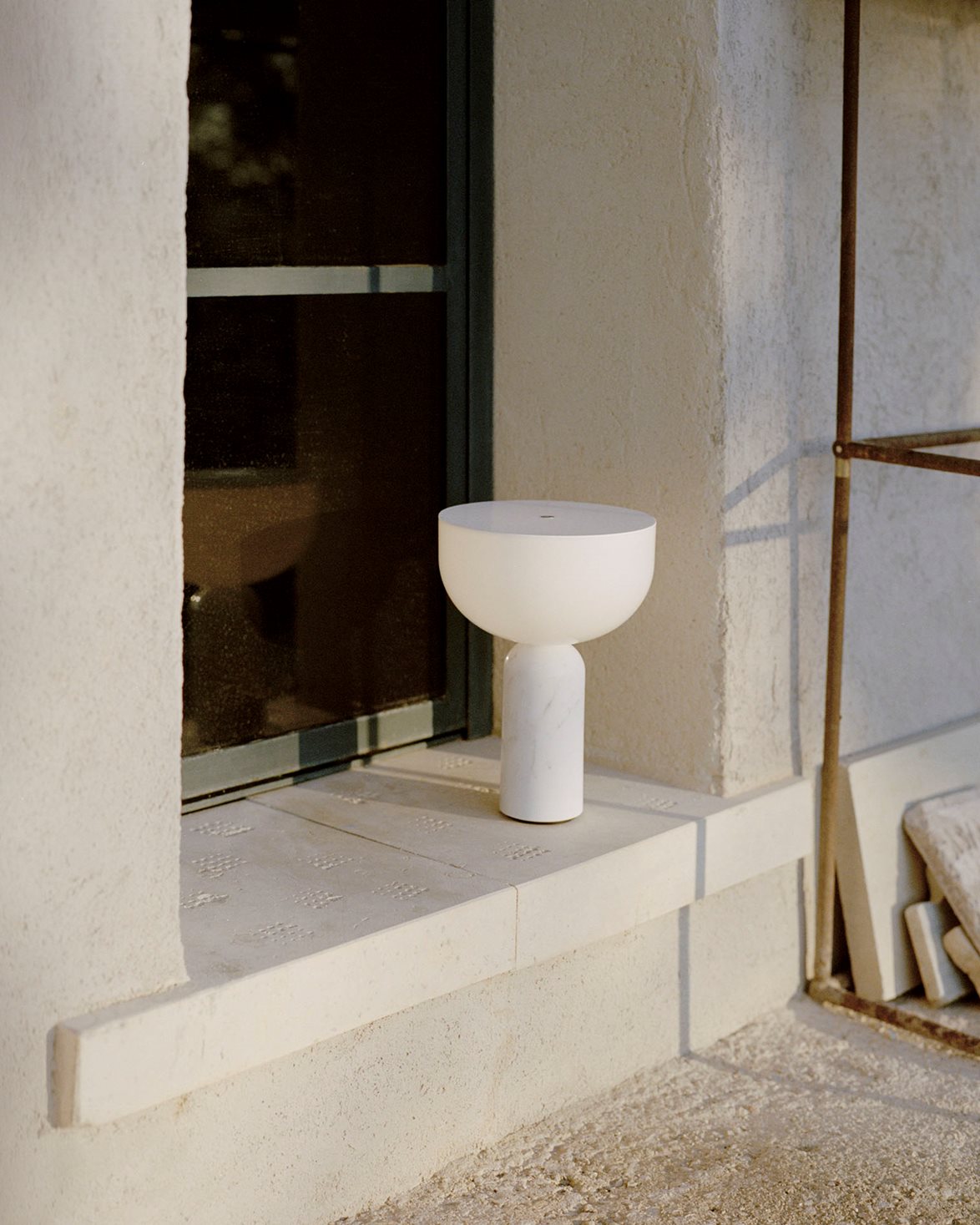 Kizu Portable Table Lamp White Marble