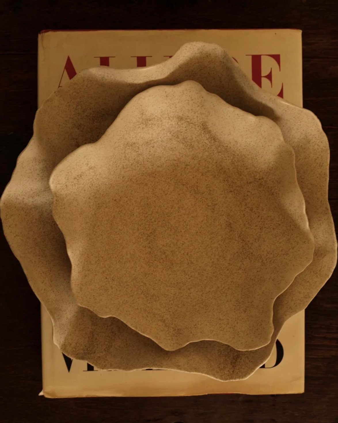 Shell Serving Plate Medium Sand
