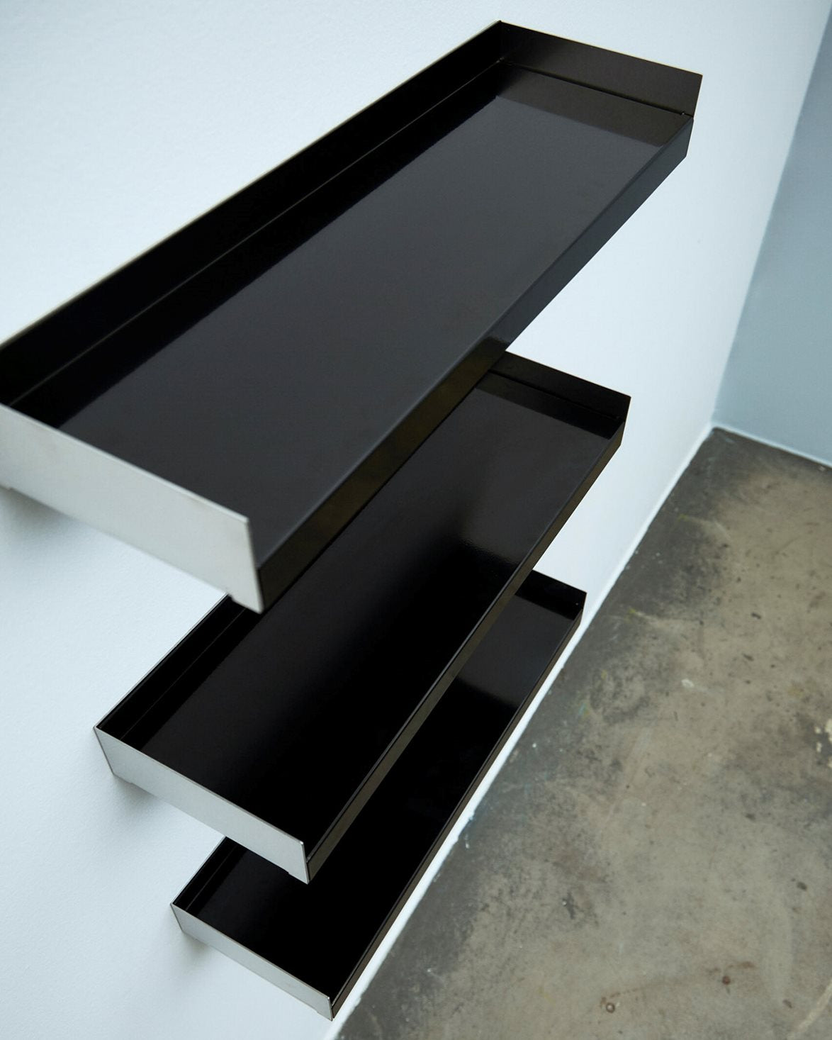 Kompakt Shelf Raw Aluminum/Black Gloss
