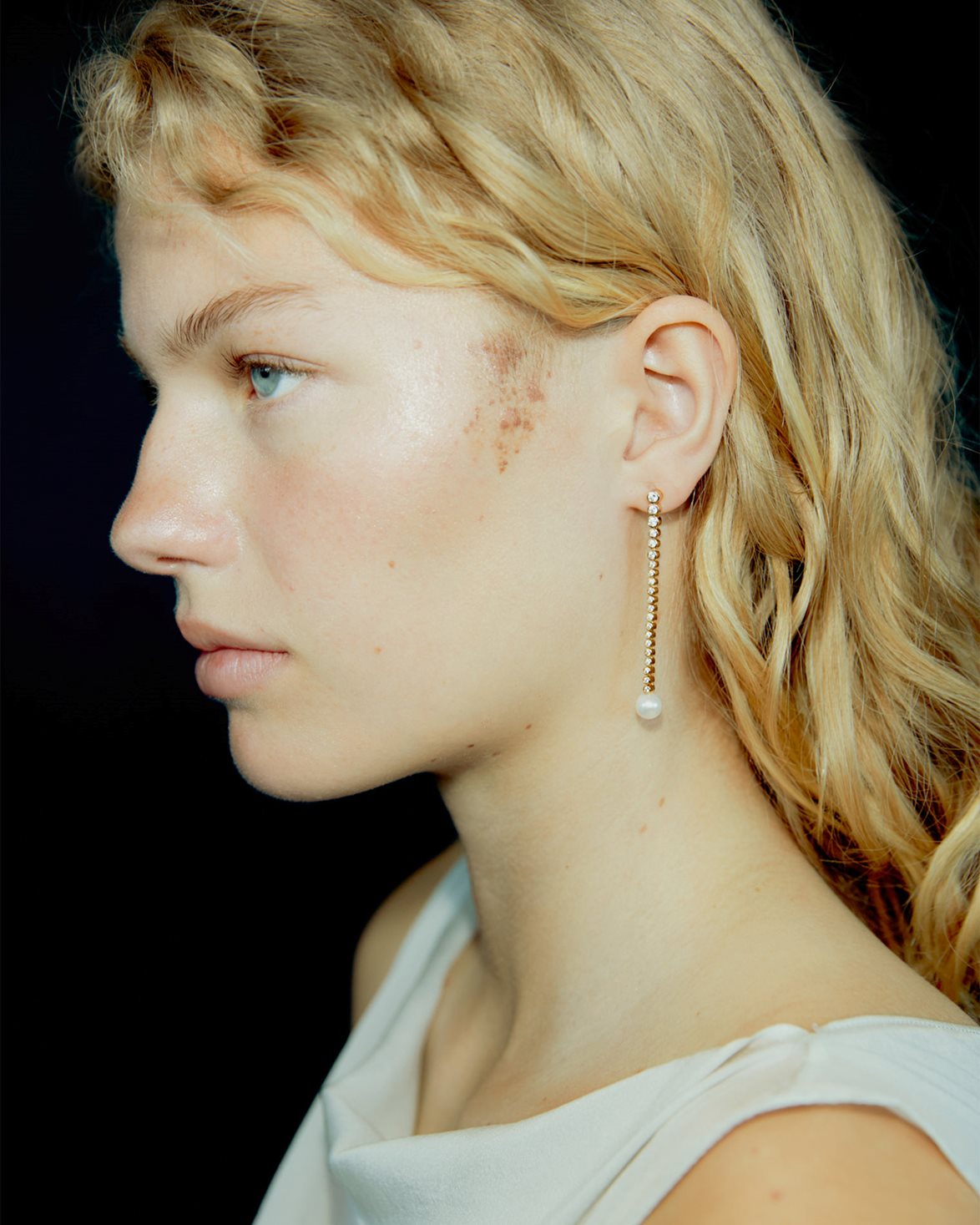 Odile Chandelier Earrings Gold